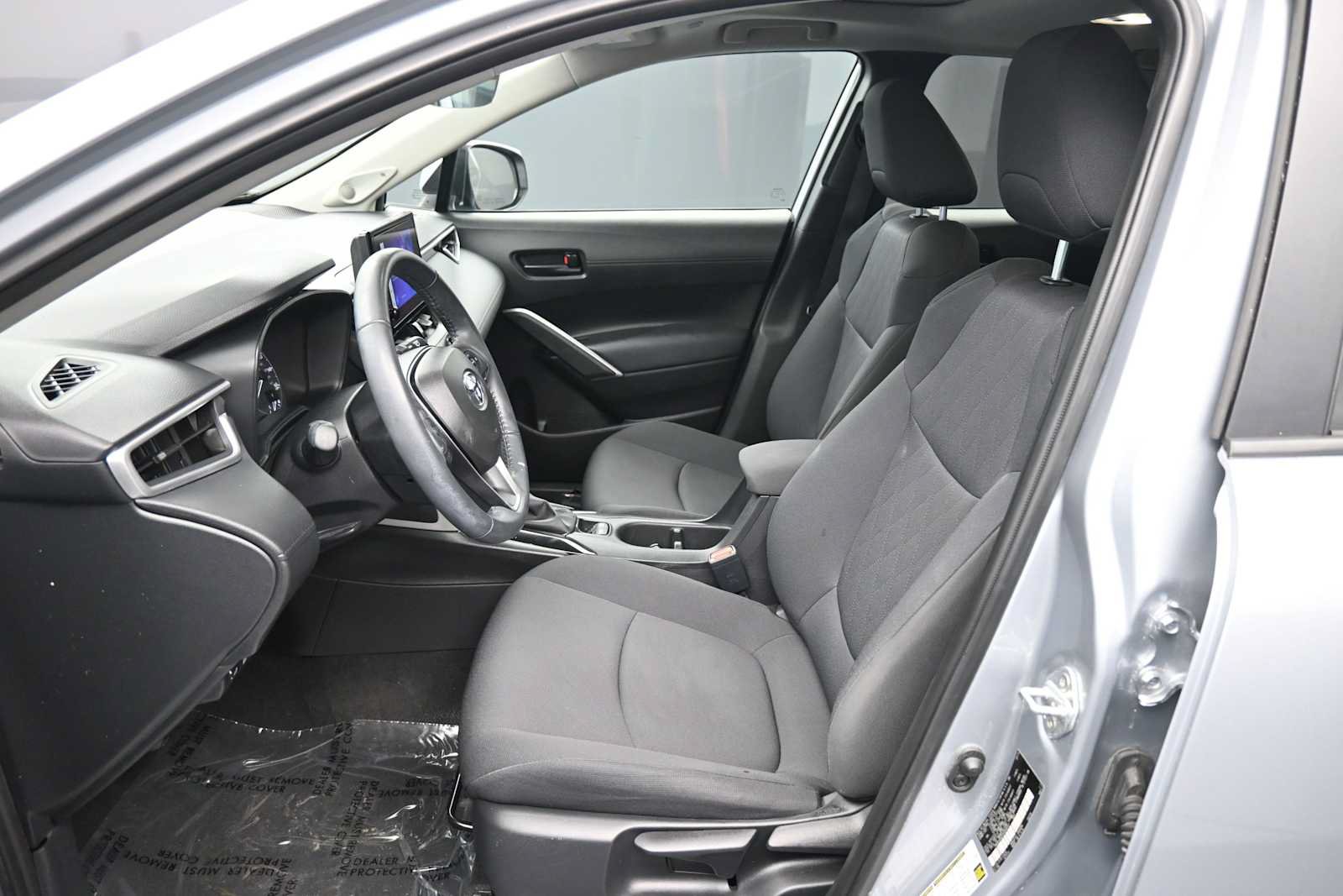Used 2024 Toyota Corolla Cross LE w/ Moonroof Package AWD/4WD image 17