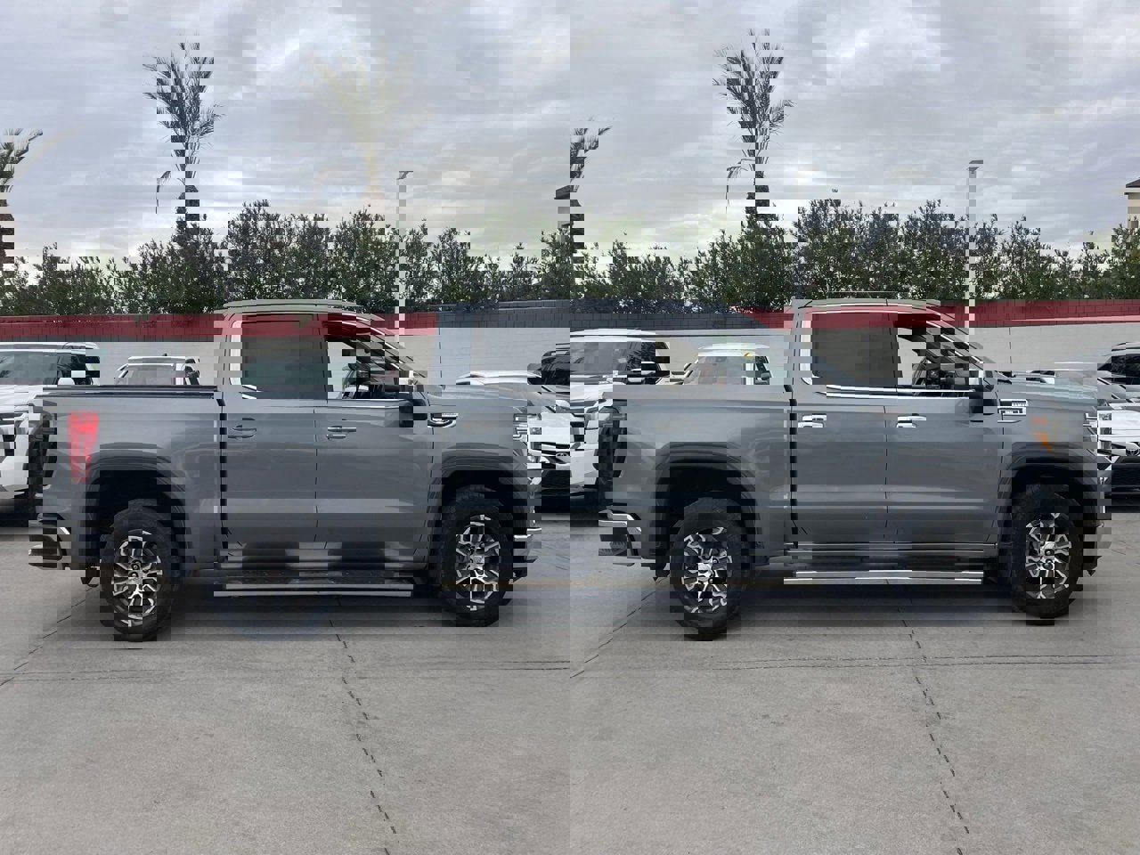 Used 2022 GMC Sierra 1500 SLT w/ X31 Off-Road Package image 3