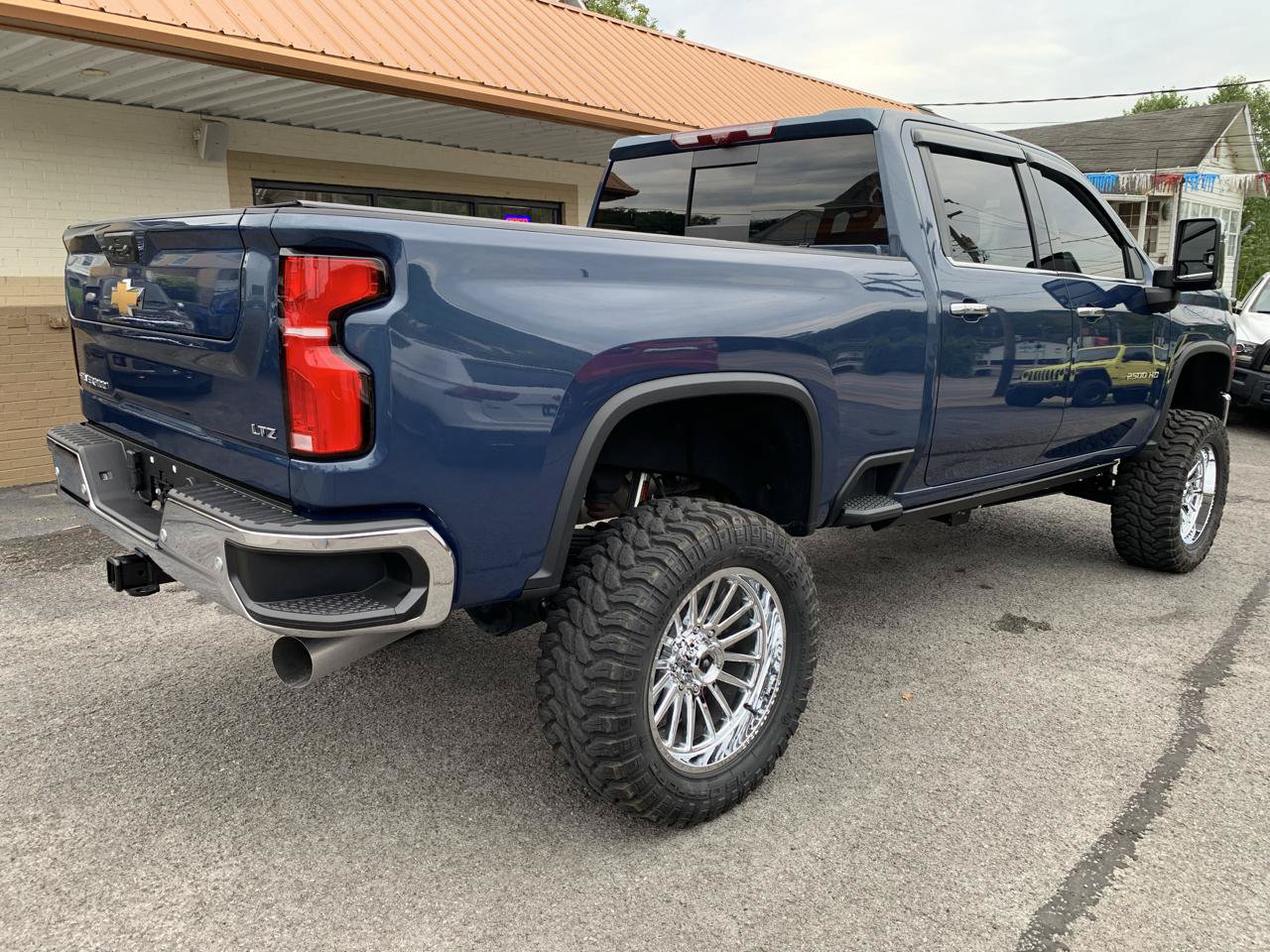 Used 2024 Chevrolet Silverado 2500 LTZ w/ LTZ Premium Package AWD/4WD image 5
