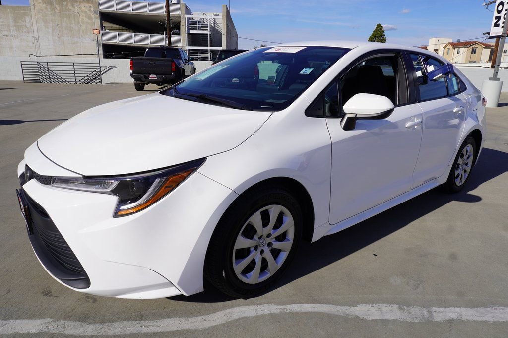 Certified 2025 Toyota Corolla LE video 4