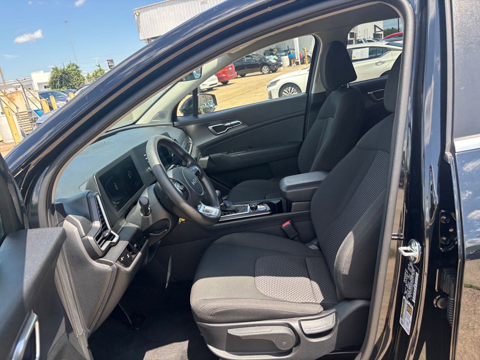 Used 2025 Kia Sportage LX FWD image 25