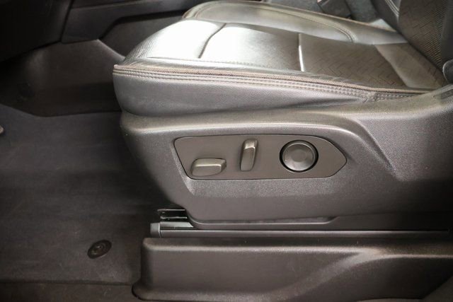 Used 2022 Chevrolet Suburban High Country w/ Premium Package image 13