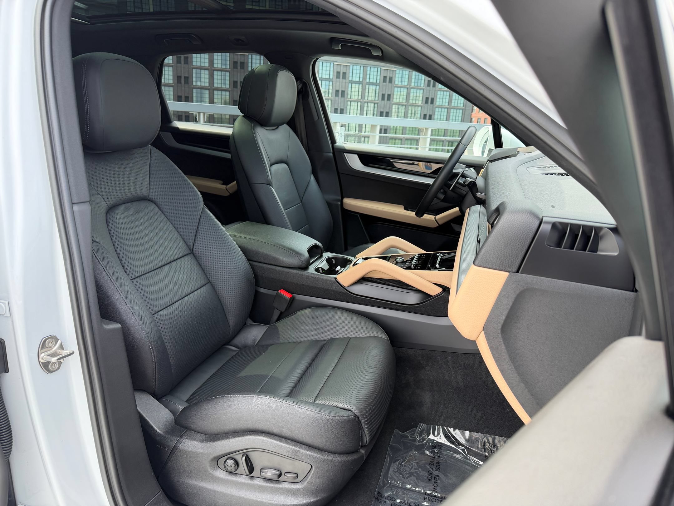 Certified 2024 Porsche Cayenne AWD/4WD image 23
