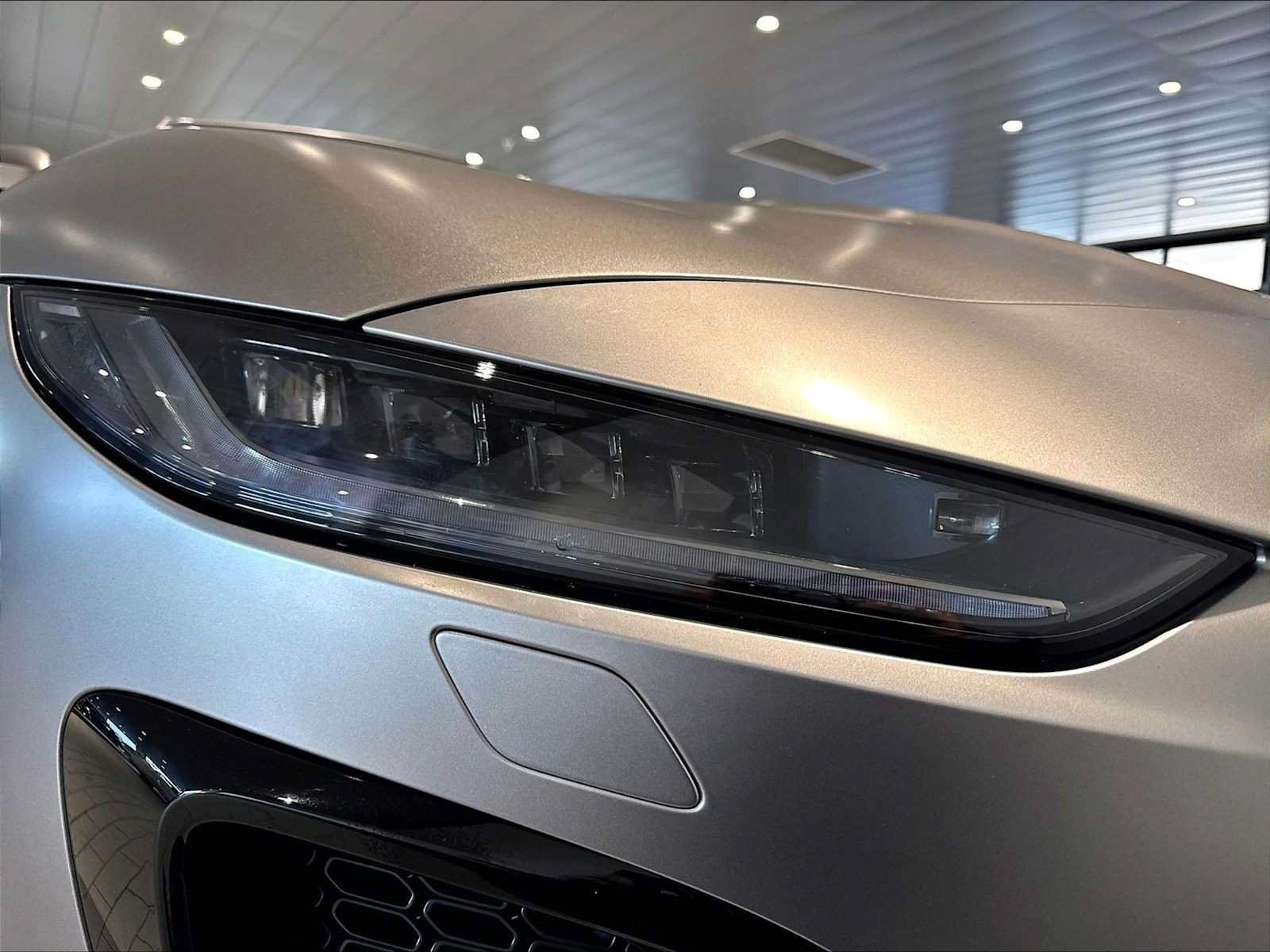 Used 2023 Jaguar F-TYPE R AWD/4WD image 16