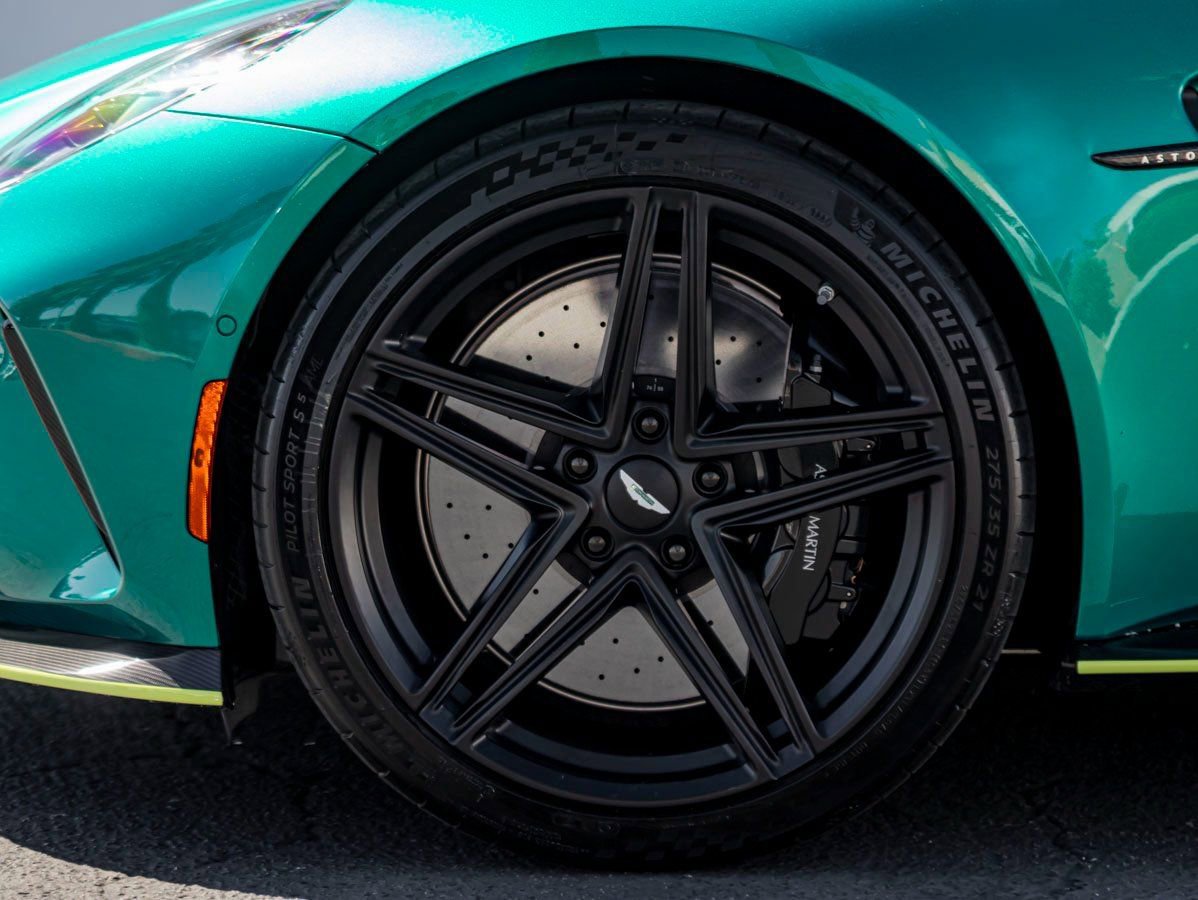 Used 2025 Aston Martin V8 Vantage Coupe image 4