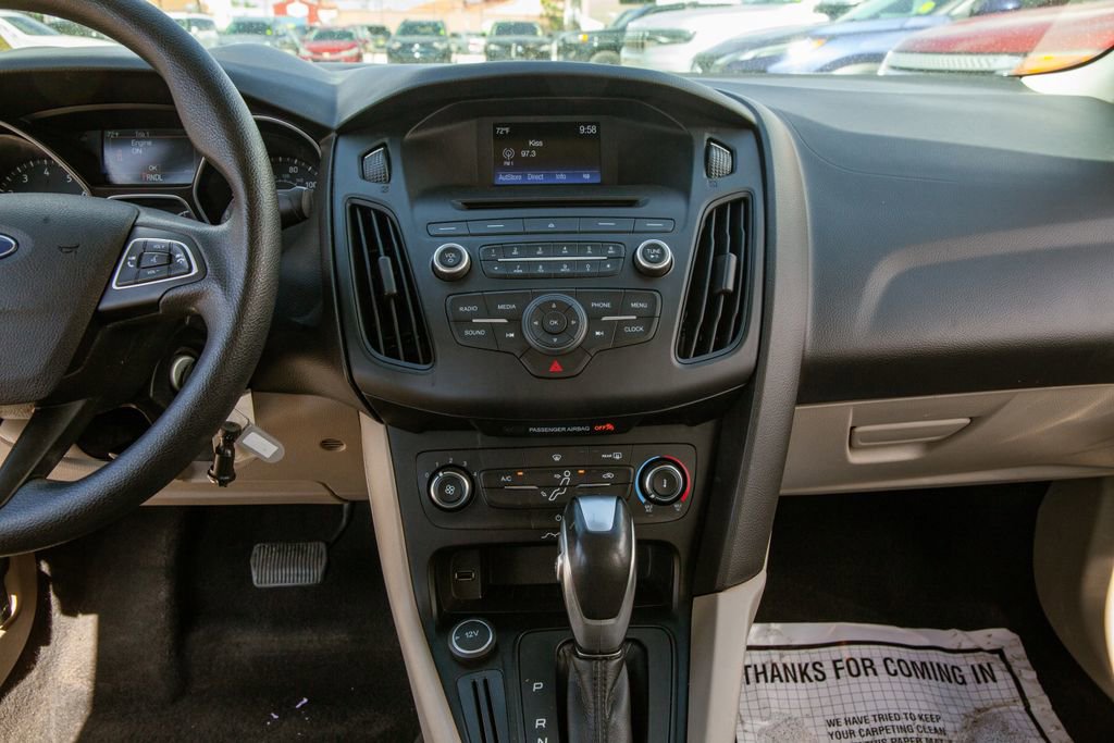 Used 2015 Ford Focus SE FWD image 17