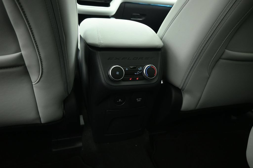 New 2026 Ford Explorer Platinum w/ LUX Leather Package AWD/4WD image 19