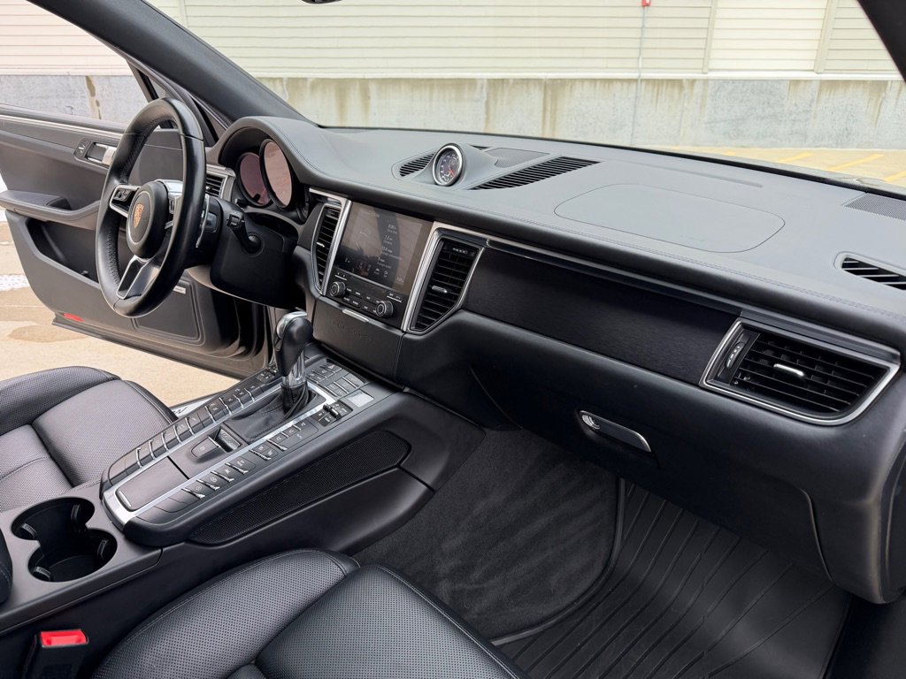 Used 2017 Porsche Macan GTS image 25