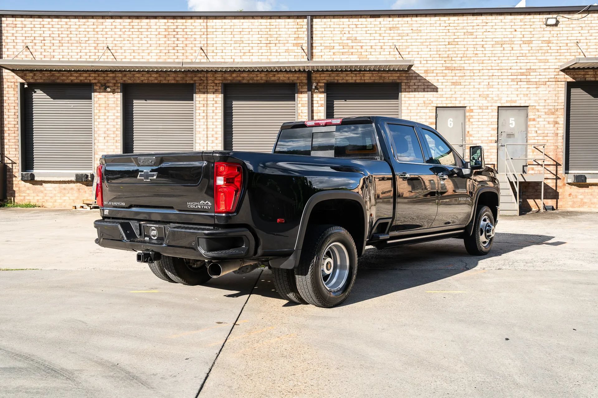 Used 2023 Chevrolet Silverado 3500 High Country AWD/4WD image 9