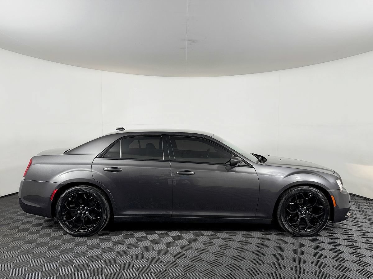 Used 2017 Chrysler 300 S RWD image 7
