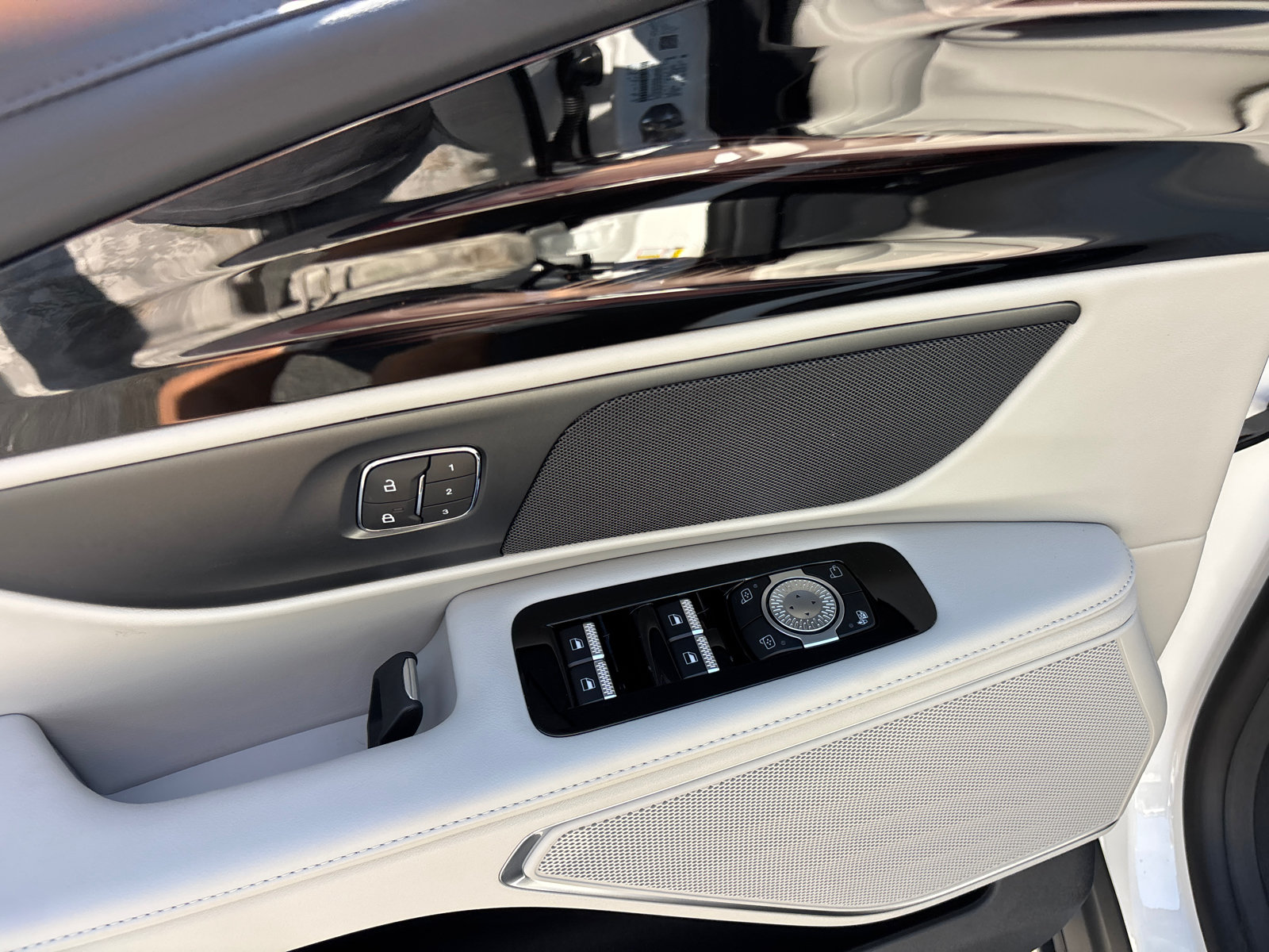 New 2026 Lincoln Nautilus Premier AWD/4WD image 12