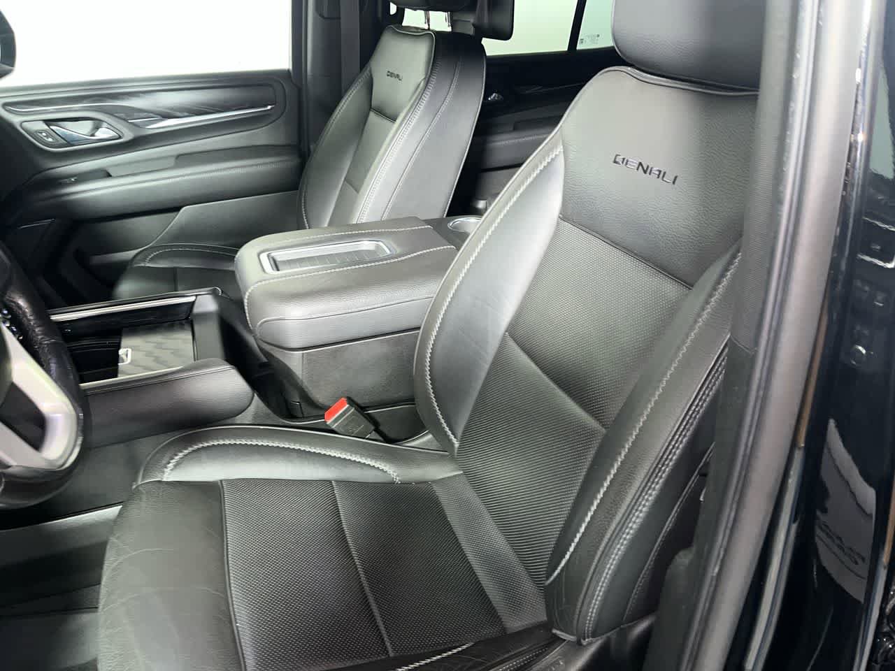 Used 2022 GMC Yukon Denali w/ Denali Ultimate Package image 15