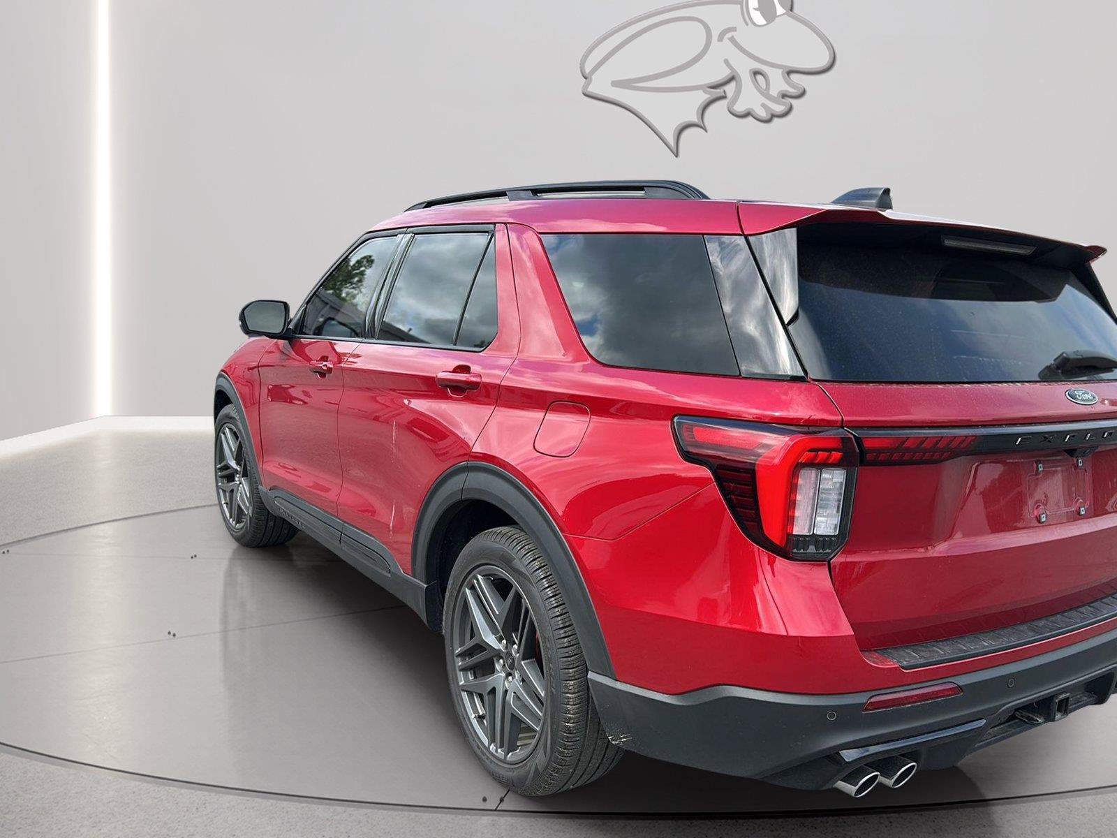 Used 2025 Ford Explorer ST AWD/4WD image 2