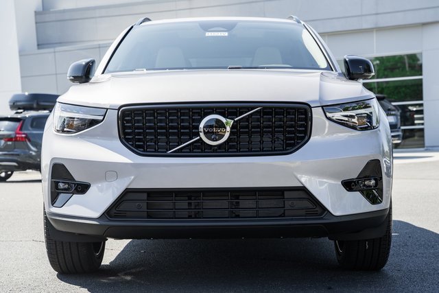 New 2026 Volvo XC40 B5 Plus w/ Protection Package Premier image 2