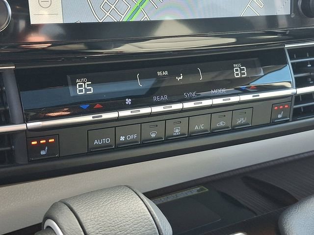 Used 2024 Toyota Sienna XLE w/ XLE Plus Package image 19