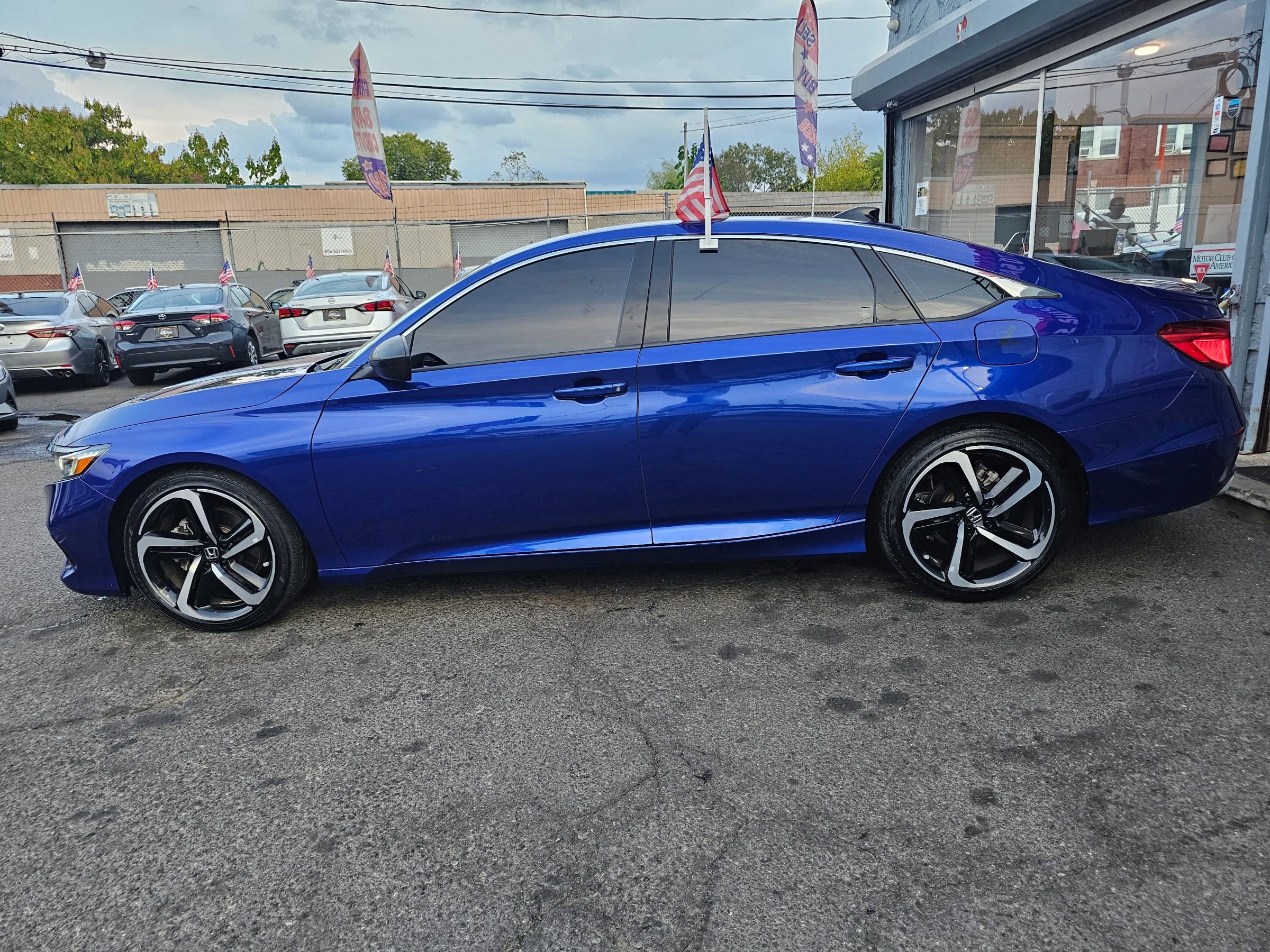 Used 2022 Honda Accord Sport image 2