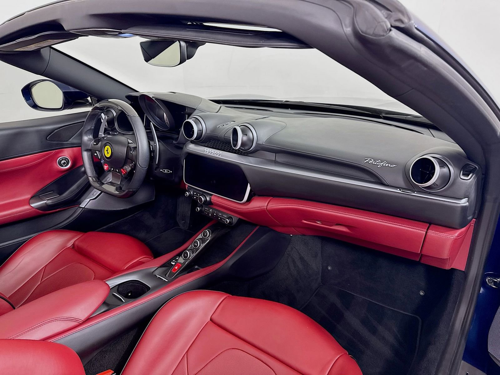 Used 2020 Ferrari Portofino image 23