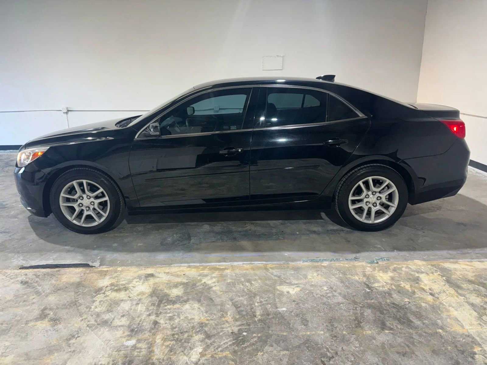 Used 2016 Chevrolet Malibu LT w/ Power Convenience Package image 4