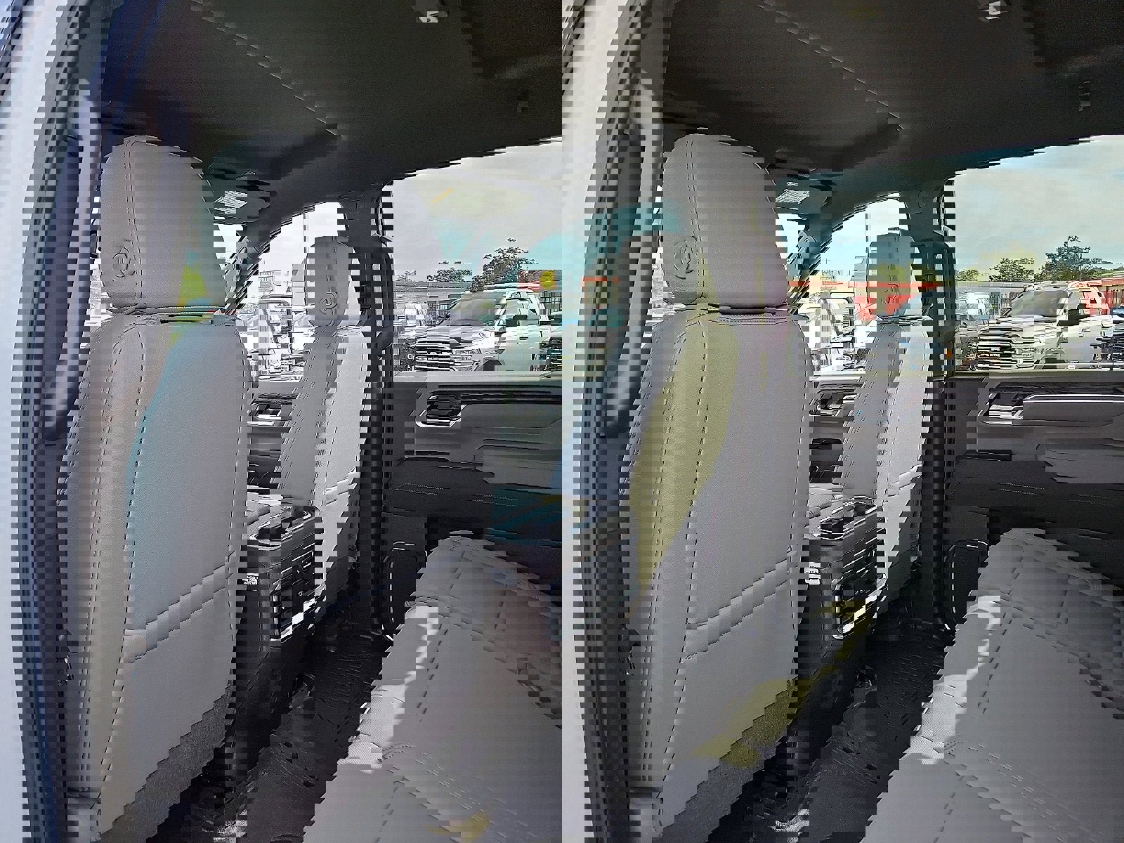 New 2026 GMC Sierra 2500 SLT w/ Texas SLT Premium Package image 11