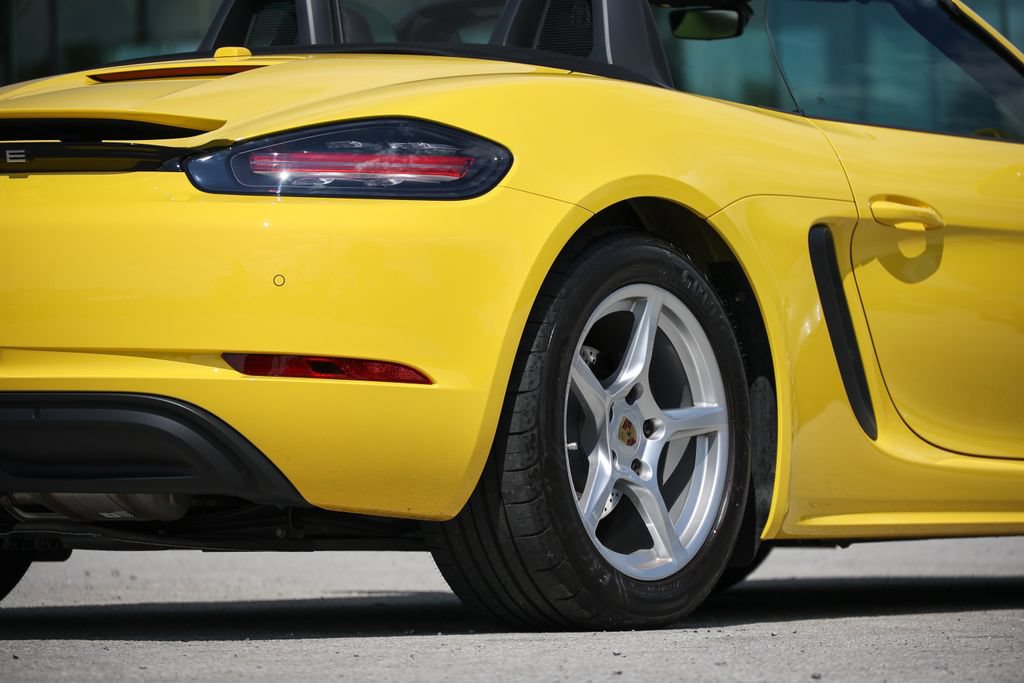 Certified 2024 Porsche 718 Boxster RWD image 23