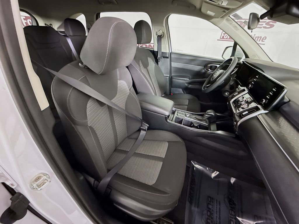 Used 2022 Kia Sorento LX image 30