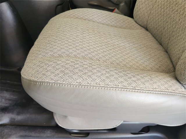 Used 2025 Chevrolet Express 3500 Extended w/ Driver Convenience Package RWD image 27