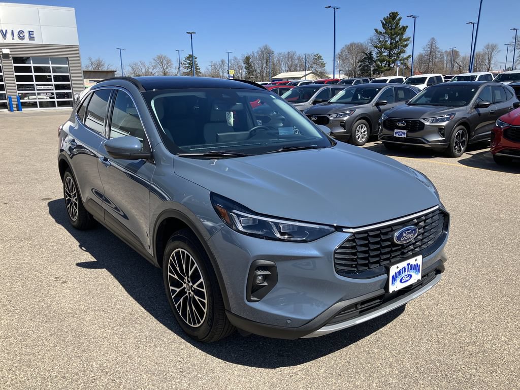 Used 2025 Ford Escape SE w/ PHEV Premium Package FWD image 4
