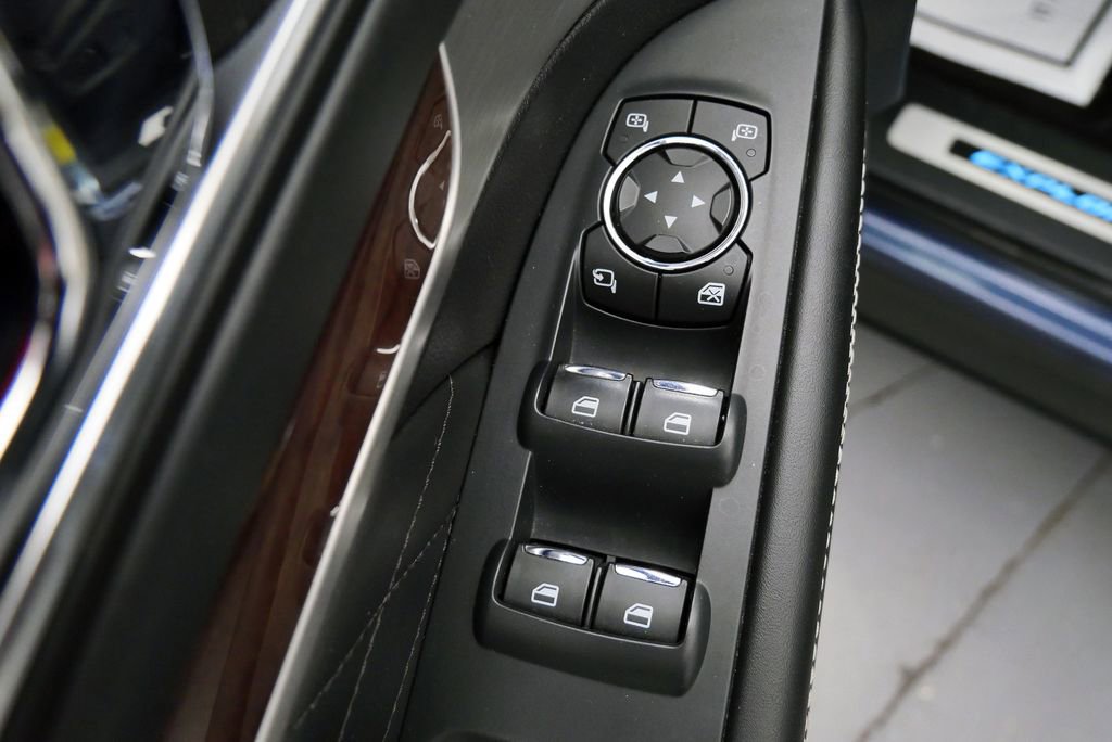 Used 2019 Ford Explorer Platinum AWD/4WD image 13