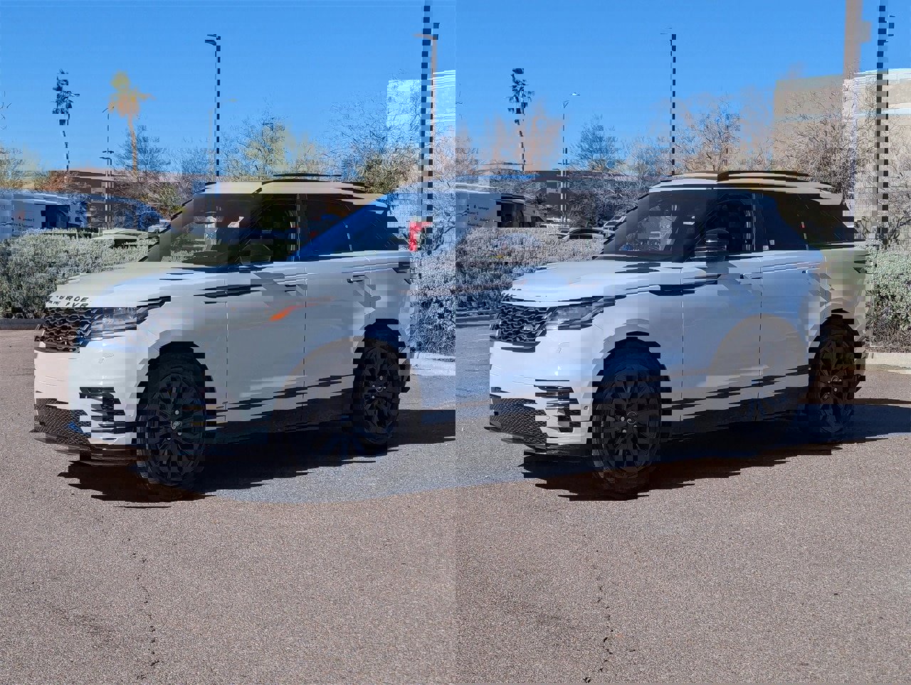 Used 2018 Land Rover Range Rover Velar R-Dynamic SE image 3