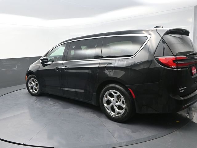 Used 2024 Chrysler Pacifica Limited image 6