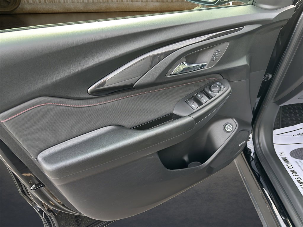 Used 2022 Chevrolet TrailBlazer RS w/ Sun and Liftgate Package image 15