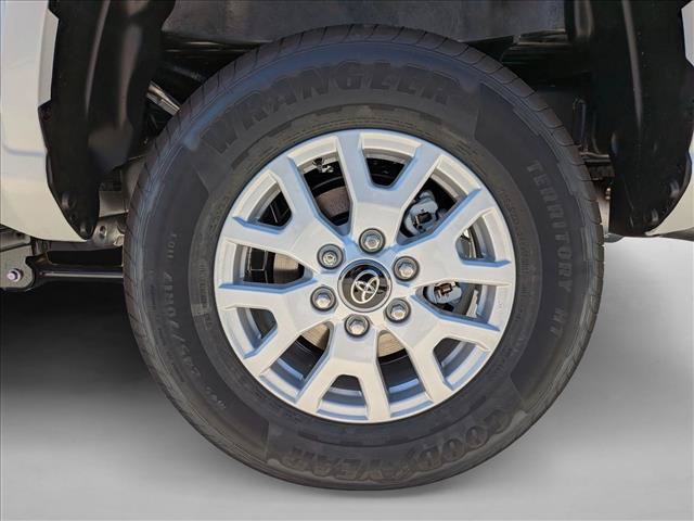 Certified 2025 Toyota Tacoma SR5 AWD/4WD image 10