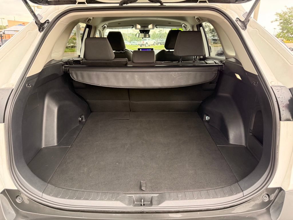 Used 2025 Toyota RAV4 XLE AWD/4WD image 28