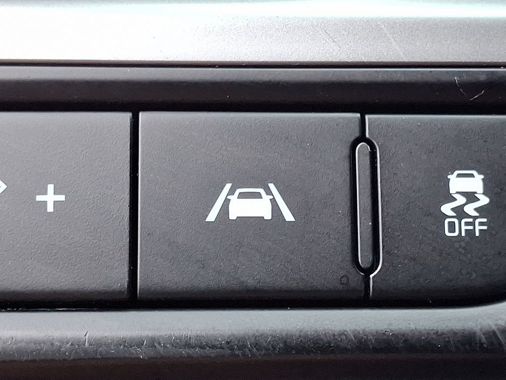 Used 2024 Kia Carnival LX FWD image 27
