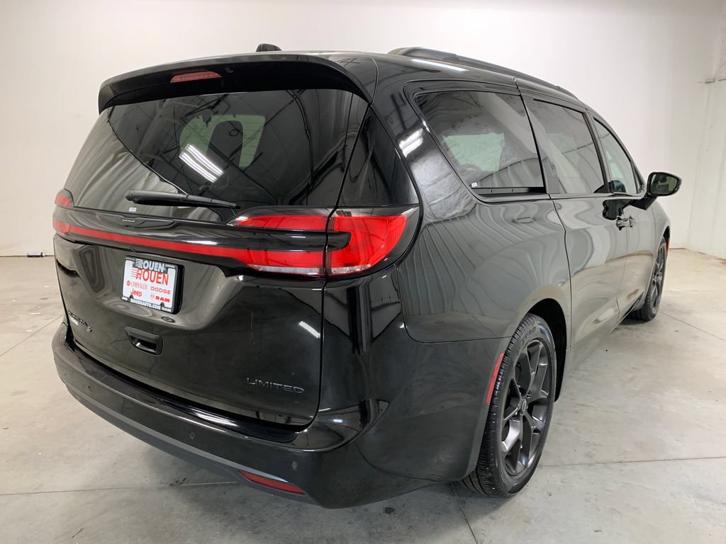Used 2025 Chrysler Pacifica Limited FWD image 9