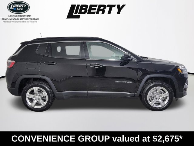 Used 2023 Jeep Compass Latitude w/ Convenience Group AWD/4WD image 2
