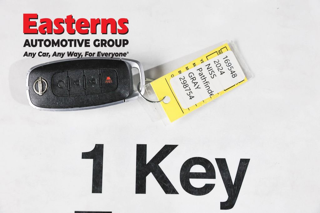 Used 2024 Nissan Pathfinder SV image 24