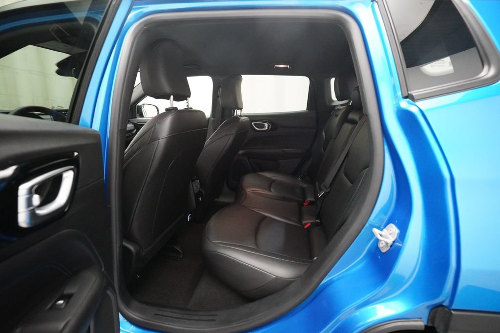 Used 2026 Jeep Compass Limited AWD/4WD image 16