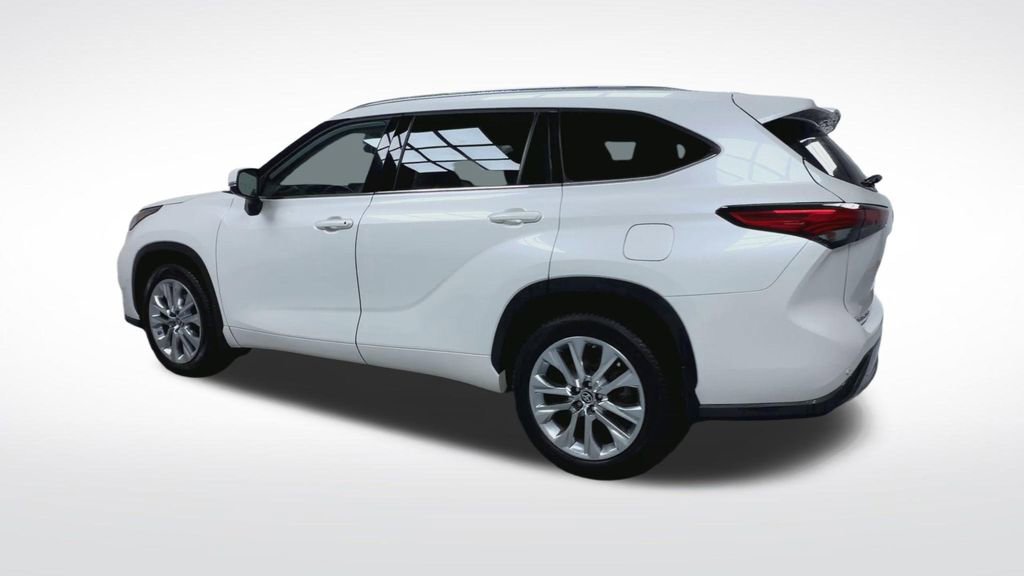 Used 2021 Toyota Highlander Limited image 24