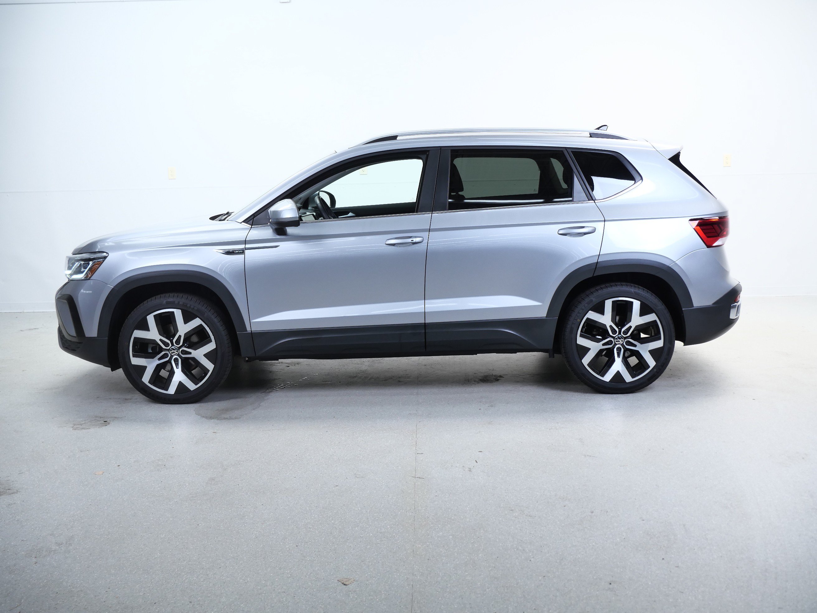 Used 2022 Volkswagen Taos SEL AWD/4WD image 8