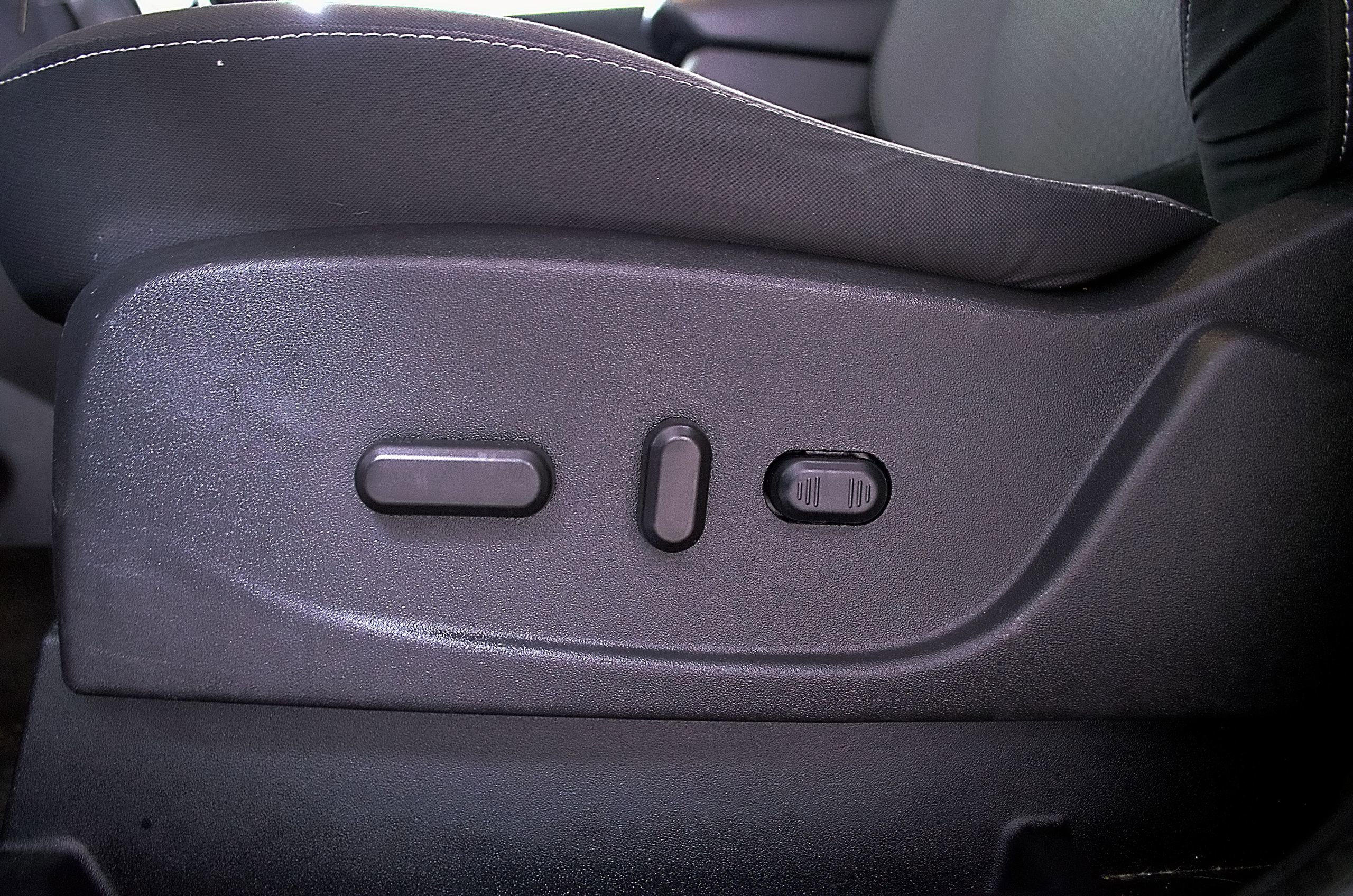 Used 2017 Ford Escape SE w/ Equipment Group 201A FWD image 17