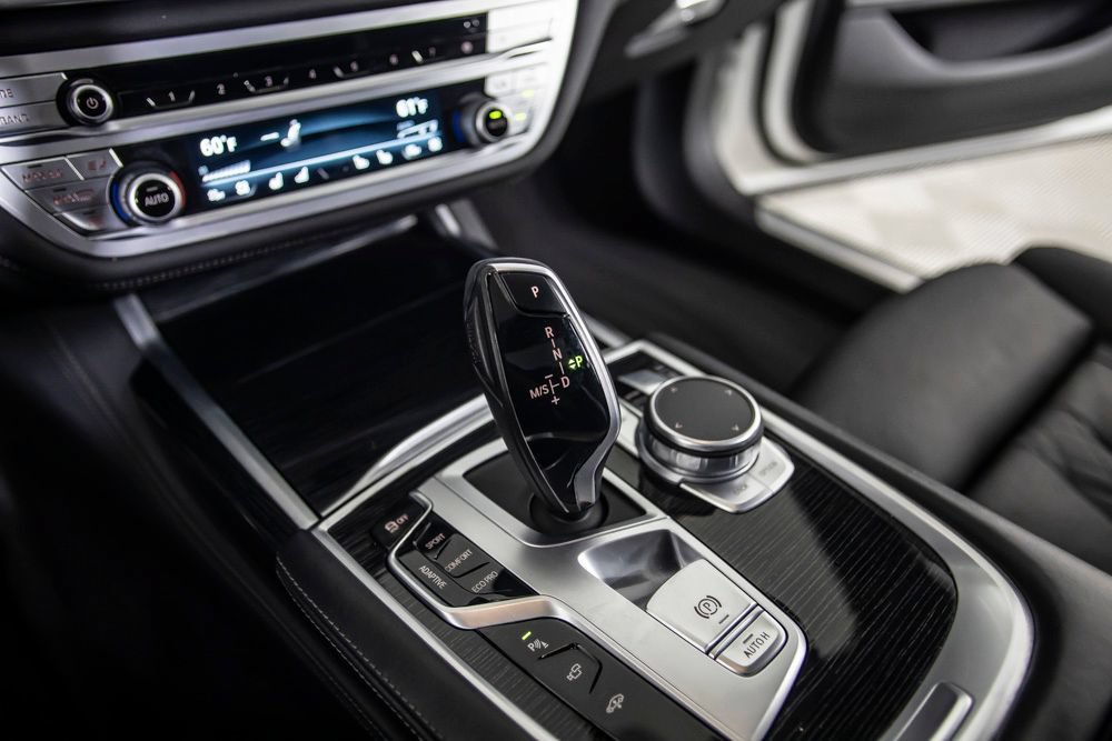 Used 2021 BMW 750i xDrive w/ M Sport Package AWD/4WD image 32
