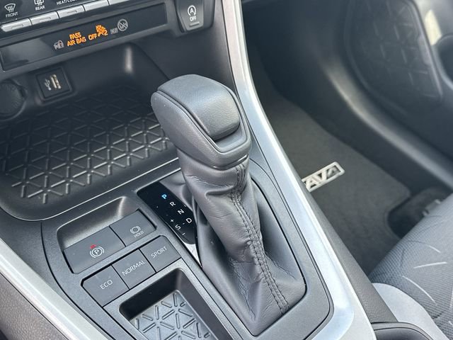 Used 2025 Toyota RAV4 XLE w/ Convenience Package FWD image 22