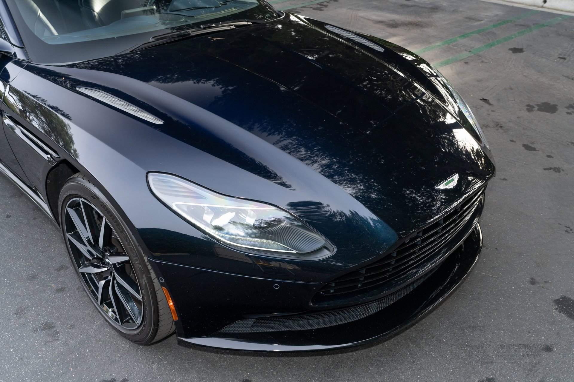 Used 2020 Aston Martin DB11 Coupe image 9