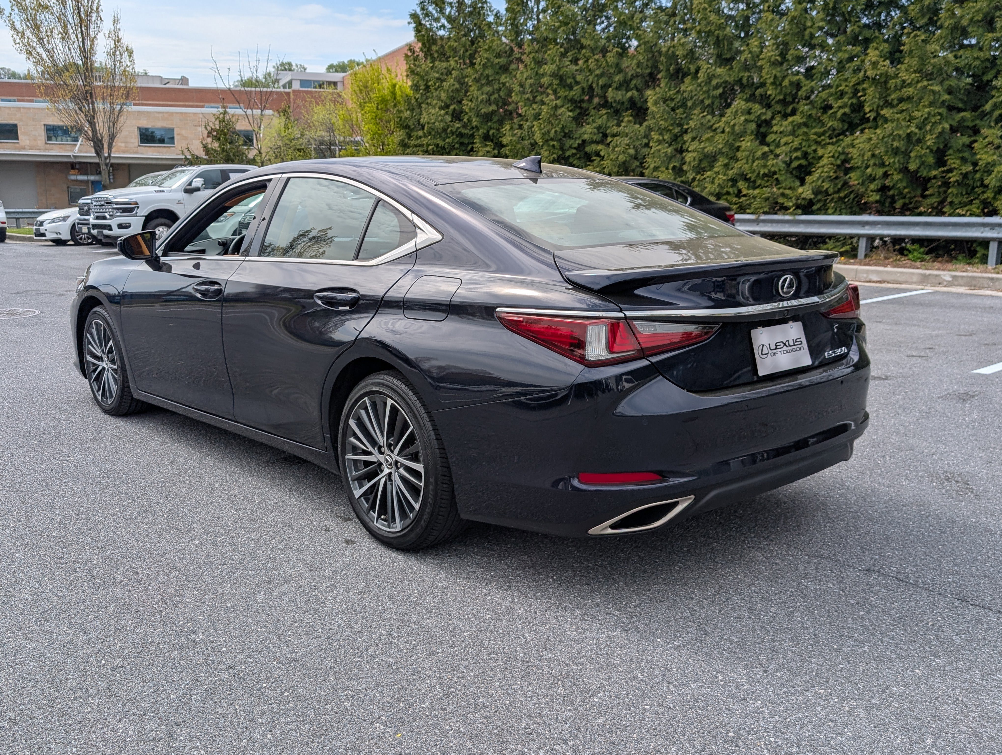 Certified 2023 Lexus ES 350 w/ Premium Package FWD image 5