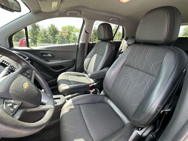 Used 2022 Chevrolet Trax LT w/ LT Convenience Package AWD/4WD image 15
