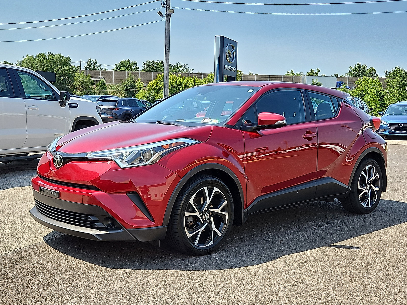 Used 2018 Toyota C-HR XLE FWD image 3