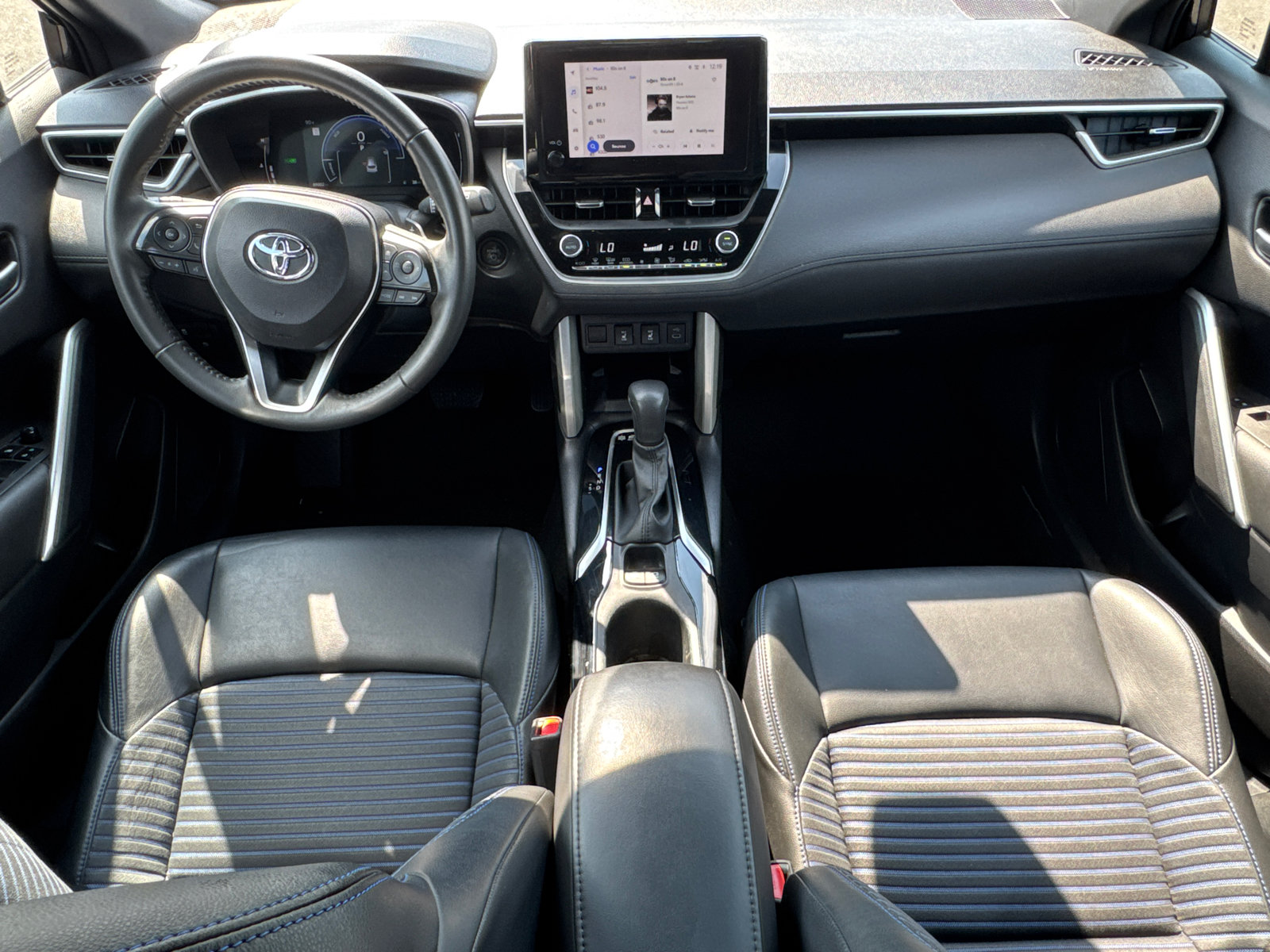 Used 2024 Toyota Corolla Cross AWD Hybrid image 25