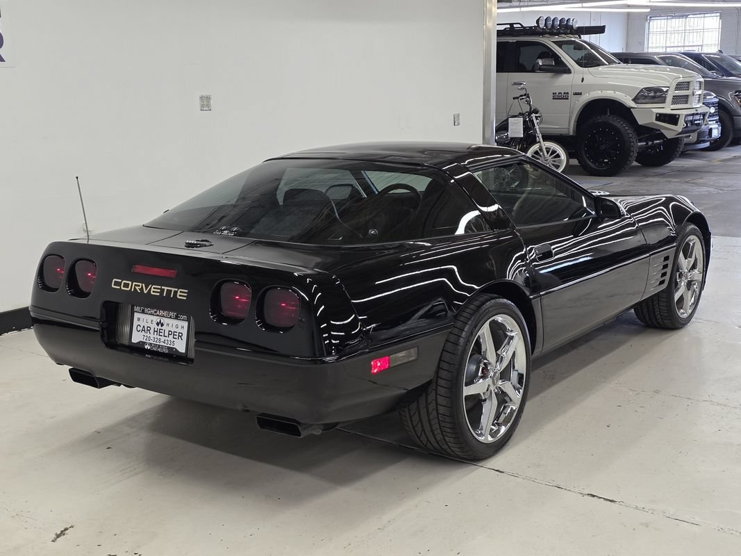 Used 1994 Chevrolet Corvette Coupe RWD image 7