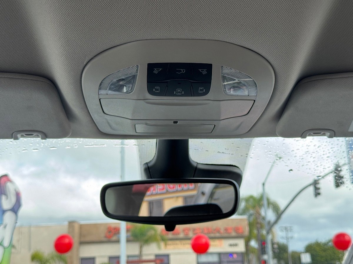 Used 2023 Chrysler Pacifica Touring-L FWD image 26